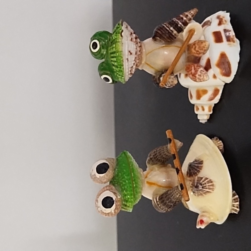 Vintage shell frogs (Set of 2)